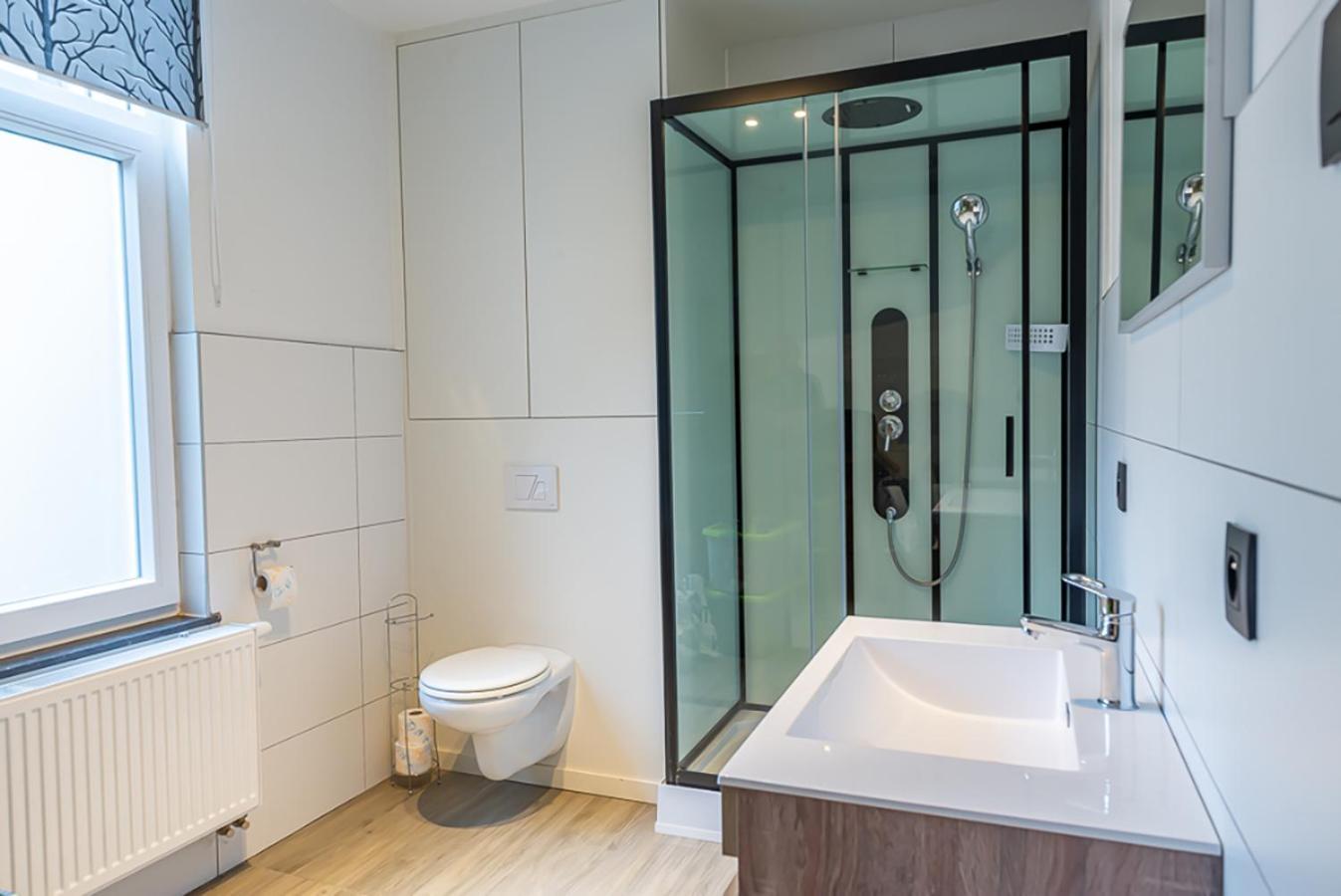 Guesthouses By Hotel Van Eyck มาเซค ภายนอก รูปภาพ