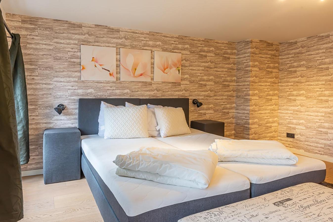 Guesthouses By Hotel Van Eyck มาเซค ภายนอก รูปภาพ