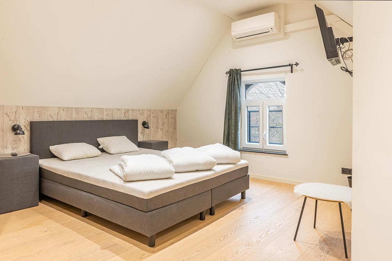 Guesthouses By Hotel Van Eyck มาเซค ภายนอก รูปภาพ